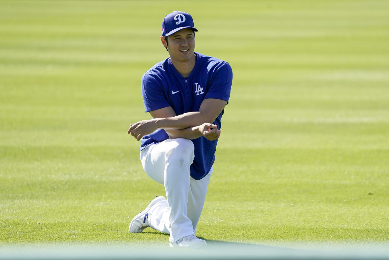 試合前、トレーニングするドジャース大谷翔平（AP）