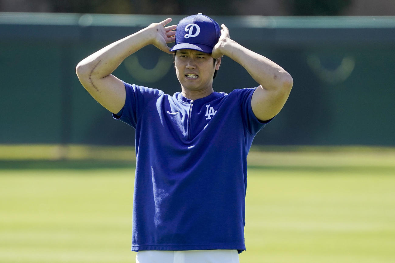 試合前、トレーニングするドジャース大谷翔平（AP）