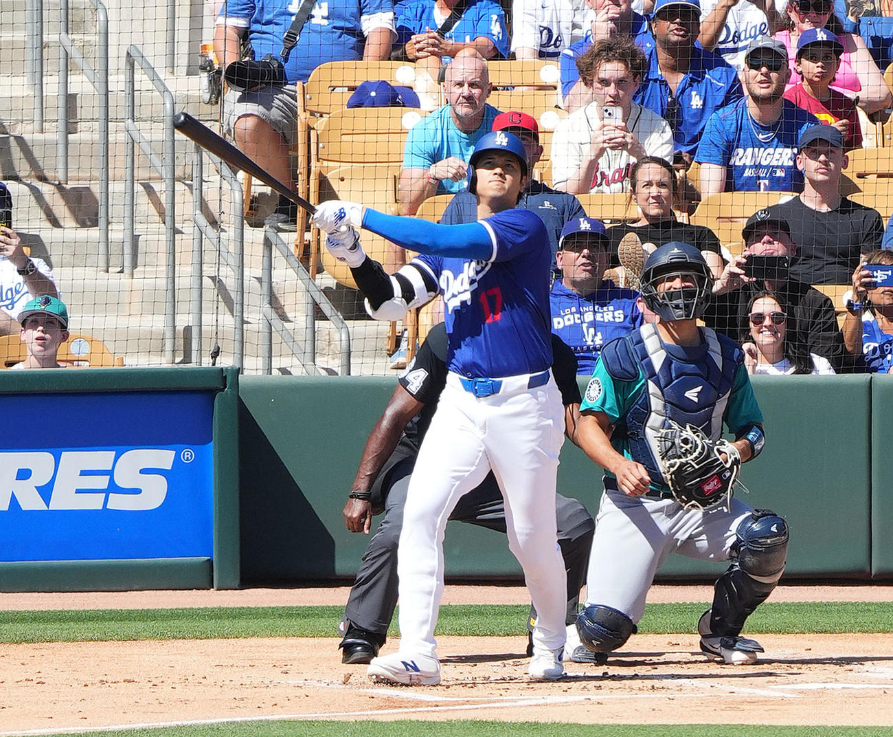 ドジャース対マリナーズ　1回裏ドジャース1死、右飛に倒れる大谷（撮影・菅敏）