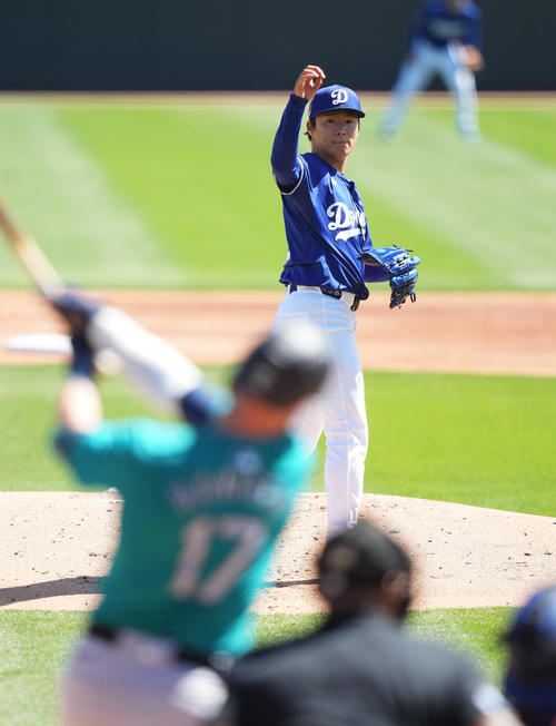 マリナーズ戦に先発し、力投するドジャース山本（撮影・菅敏）