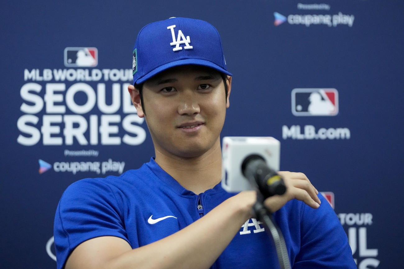 会見に臨むドジャース大谷翔平（AP）