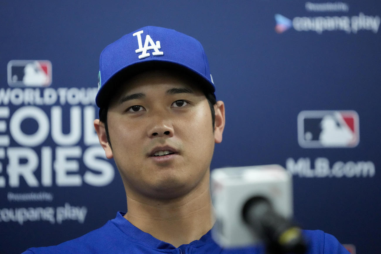 会見に臨むドジャース大谷翔平（AP）
