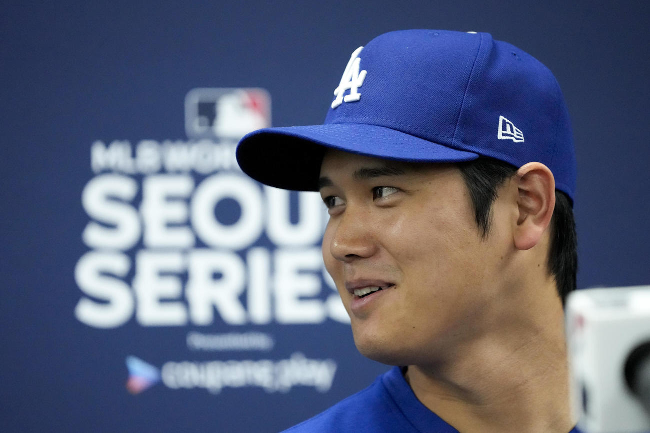 会見に臨むドジャース大谷翔平（AP）