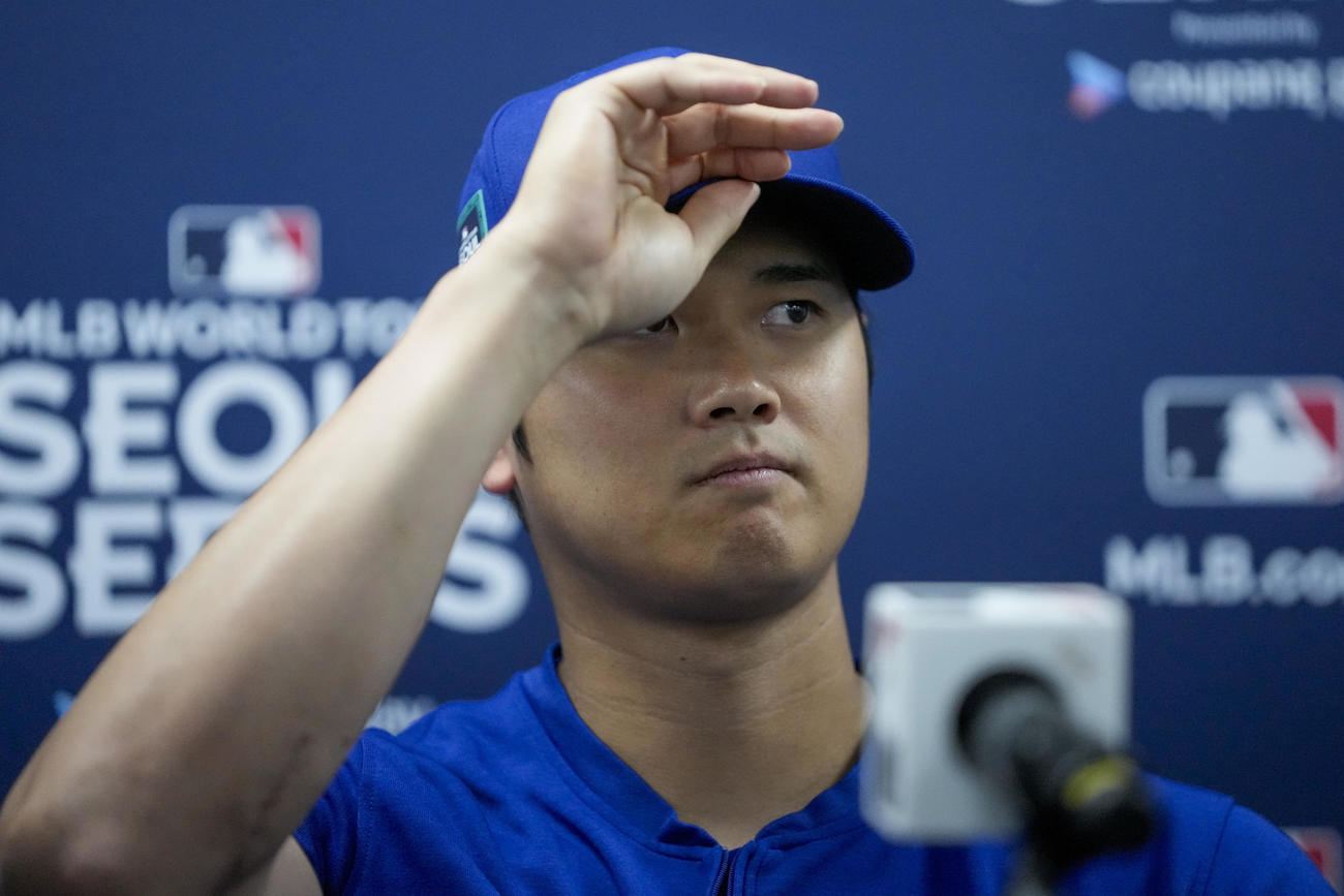 会見に臨むドジャース大谷翔平（AP）