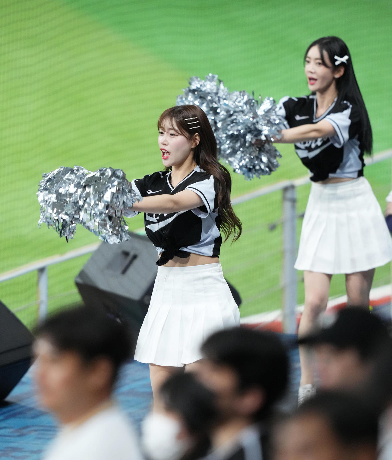 パドレス対韓国　スタンドを盛り上げる韓国チア（撮影・菅敏）