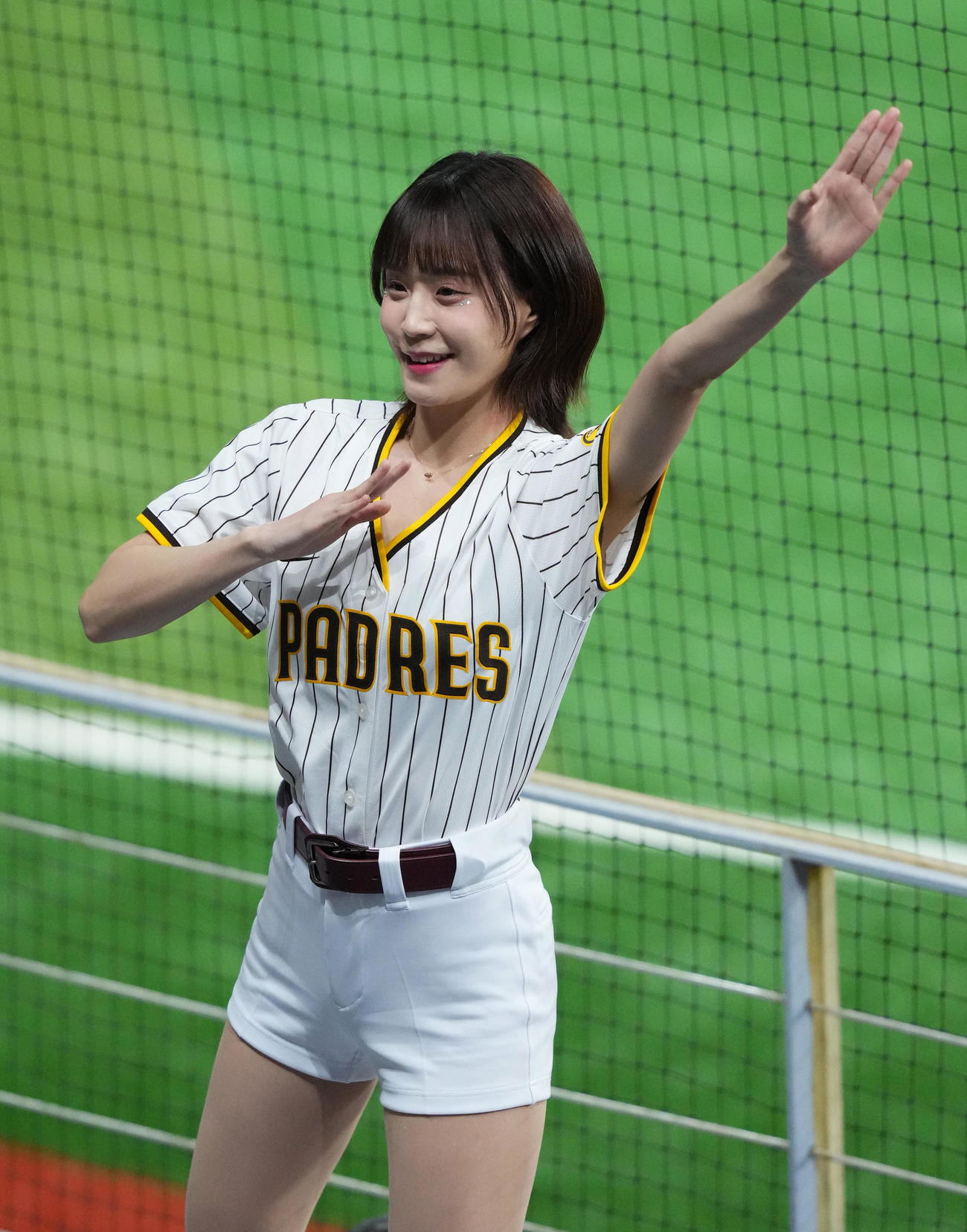 パドレス対韓国　スタンドを盛り上げるパドレスチア（撮影・菅敏）