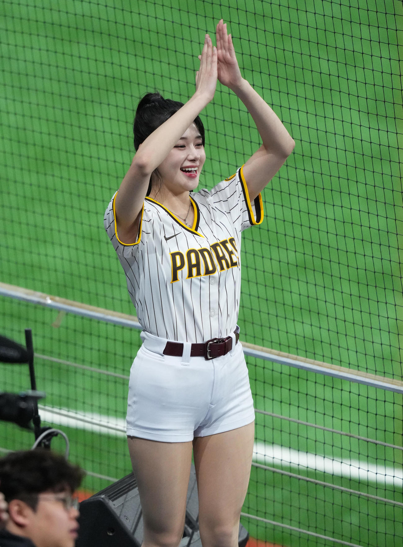 パドレス対韓国　スタンドを盛り上げるパドレスチア（撮影・菅敏）