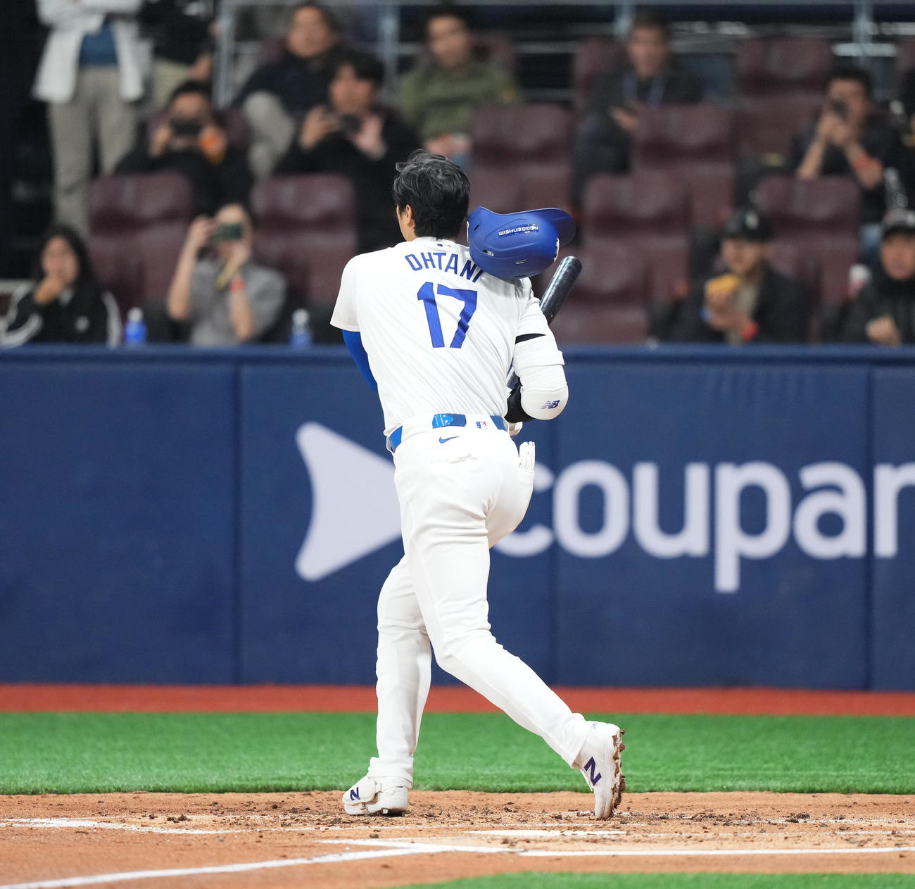キウム対ドジャース　2回表ドジャース1死一、三塁、空振り三振に倒れる大谷（撮影・菅敏）