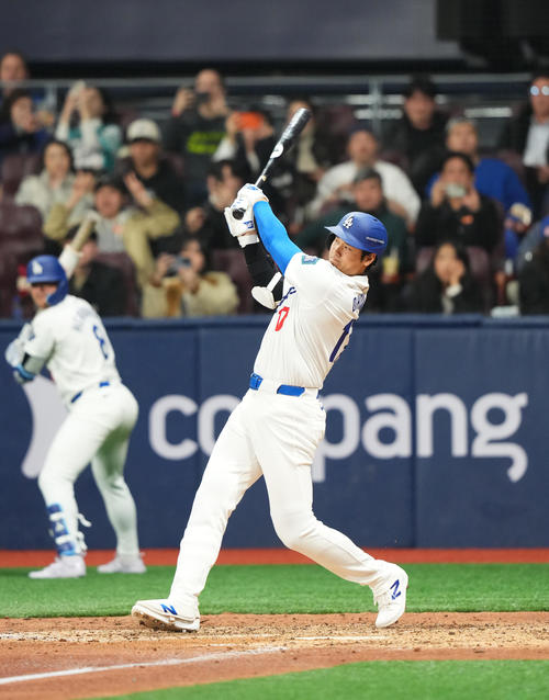 ドジャース対韓国代表　4回裏ドジャース2死一塁、ニゴロに倒れる大谷（撮影・菅敏）