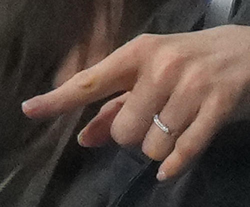 ドジャース対韓国代表　真美子夫人がつけている結婚指輪（撮影・菅敏）