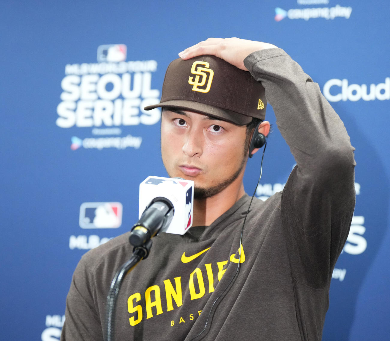 会見で開幕戦への抱負を話すパドレス・ダルビッシュ（撮影・菅敏）