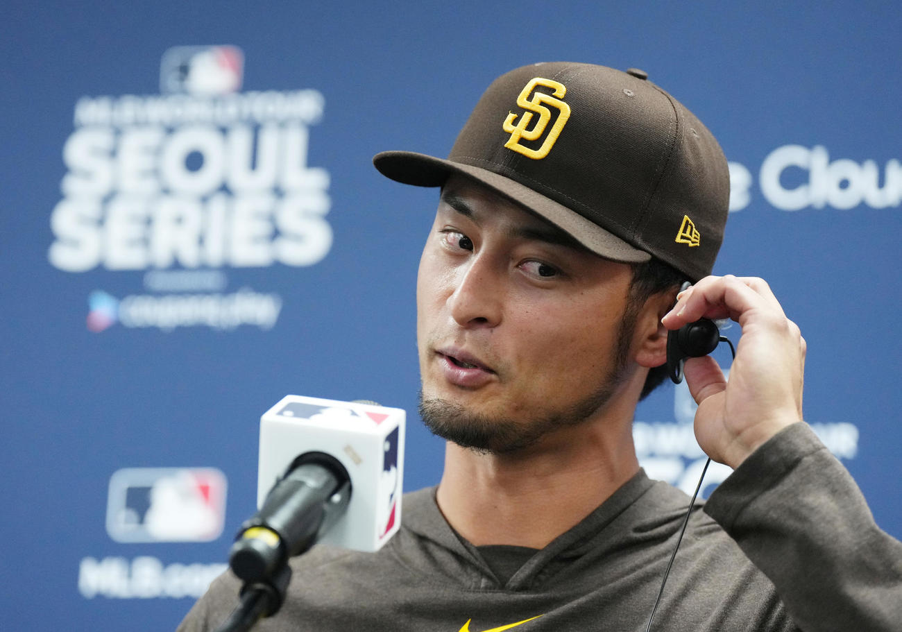 会見で開幕戦への抱負を話すパドレス・ダルビッシュ（撮影・菅敏）