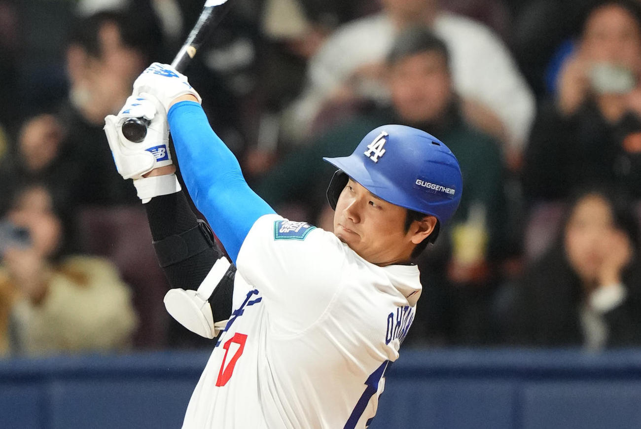ドジャース対韓国代表　4回裏ドジャース2死一塁、ニゴロに倒れる大谷（撮影・菅敏）