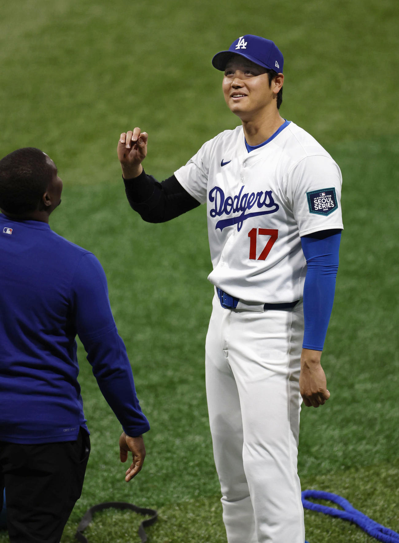 韓国代表戦前に笑顔を見せるドジャース・大谷＝ソウル（共同）