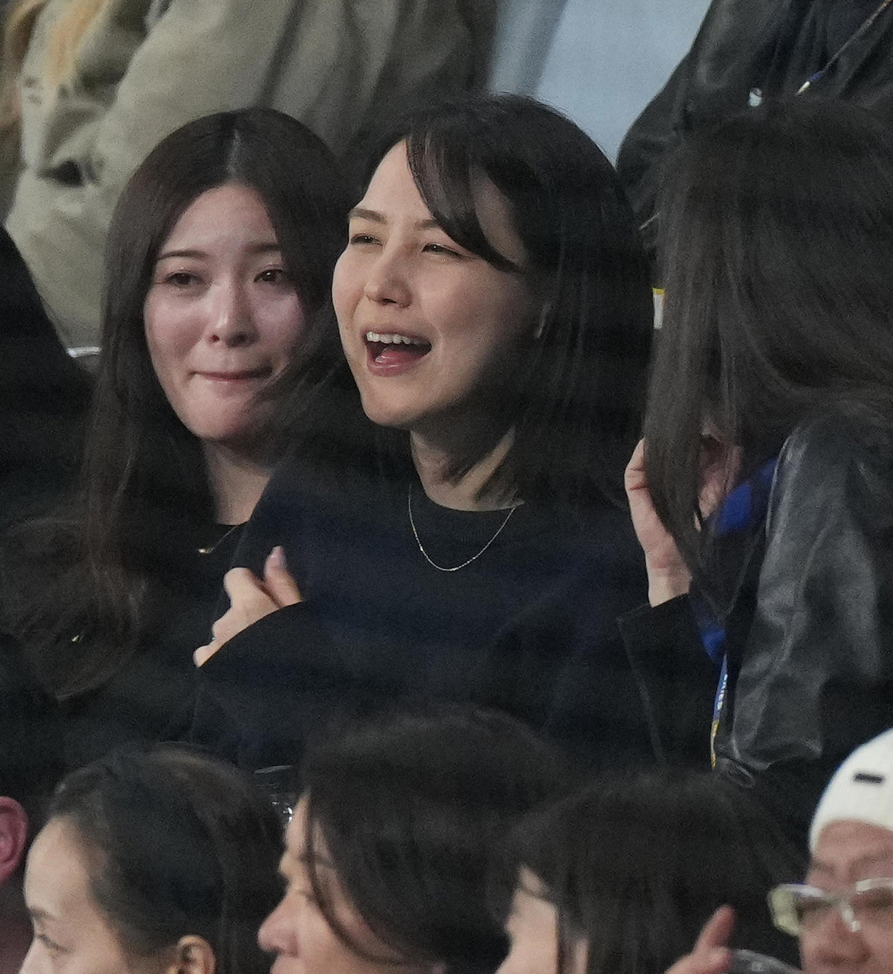ドジャース対韓国代表　スタンドから見守る真美子夫人（撮影・菅敏）