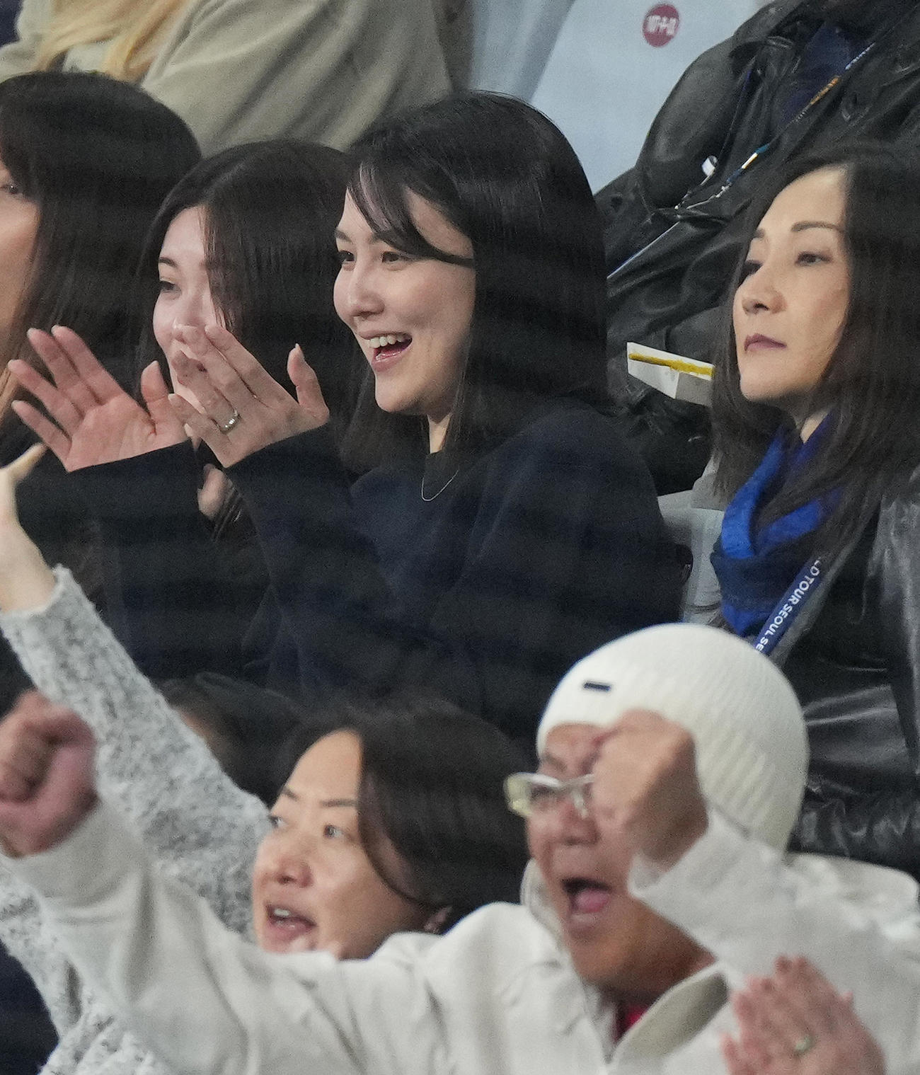 ドジャース対韓国代表　スタンドから見守る真美子夫人（撮影・菅敏）