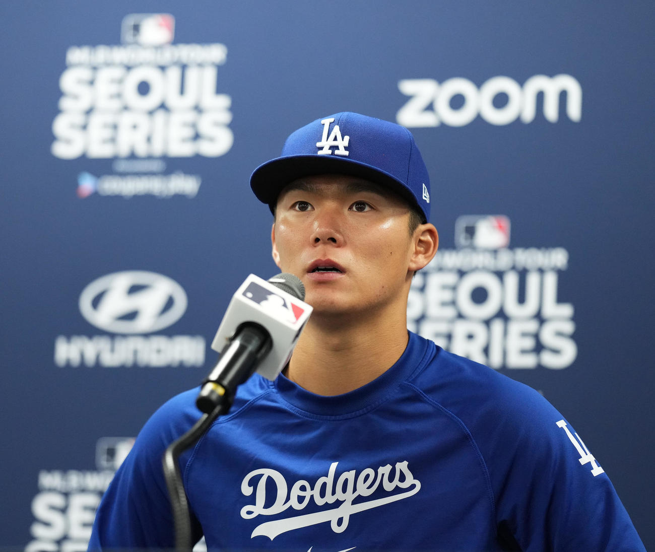 パドレス対ドジャース　試合前、会見で抱負を話すドジャース山本（撮影・菅敏）