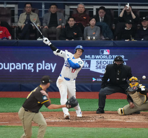 ドジャース対パドレス 3回裏ドジャース2死二塁、大谷は投ゴロに倒れる。投手コスグローブ(撮影・菅敏)