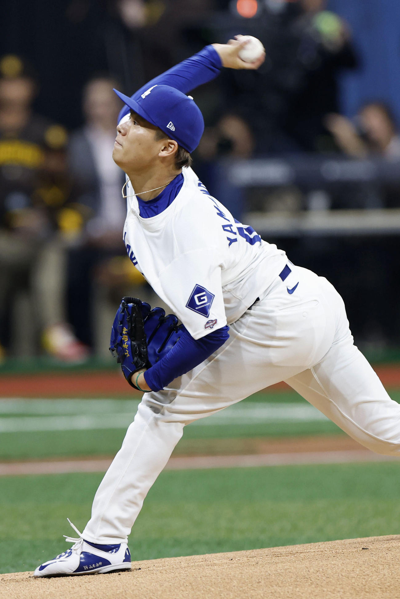 米大リーグ、パドレス戦に先発でメジャー初登板を果たしたドジャースの山本由伸（共同）