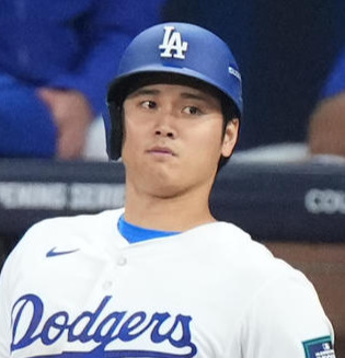 ドジャース対パドレス　2回裏ドジャース1死二、三塁、右犠飛を放った大谷（撮影・菅敏）