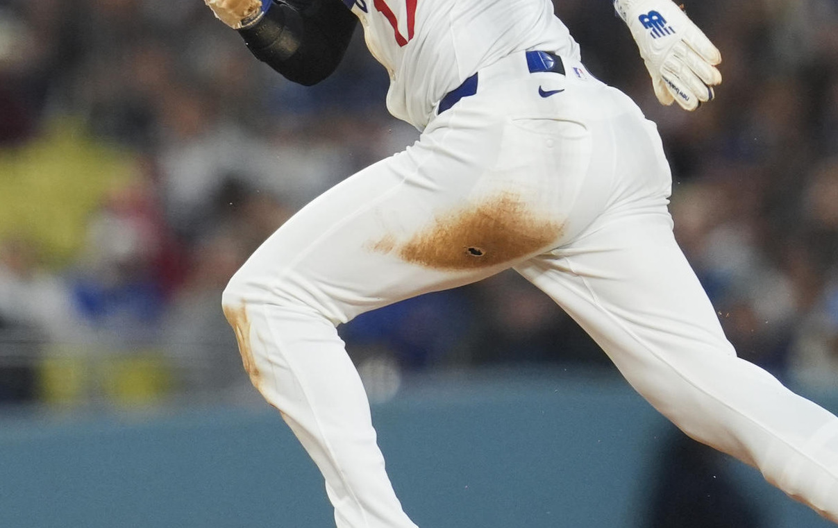 破れた大谷のユニホーム（AP）