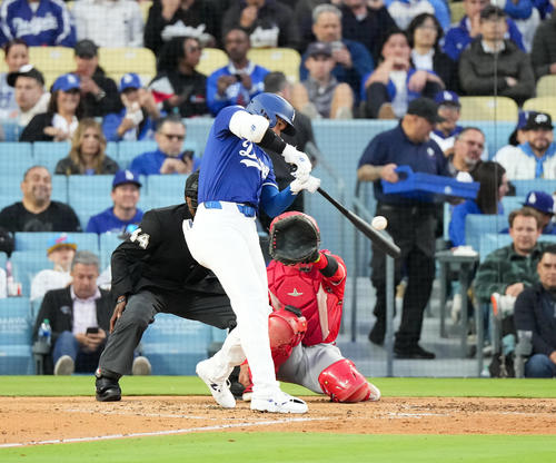 ドジャース対エンゼルス　3回裏ドジャース無死、遊ゴロに倒れる大谷（撮影・菅敏）