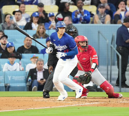 ドジャース対エンゼルス　3回裏ドジャース無死、遊ゴロに倒れる大谷（撮影・菅敏）