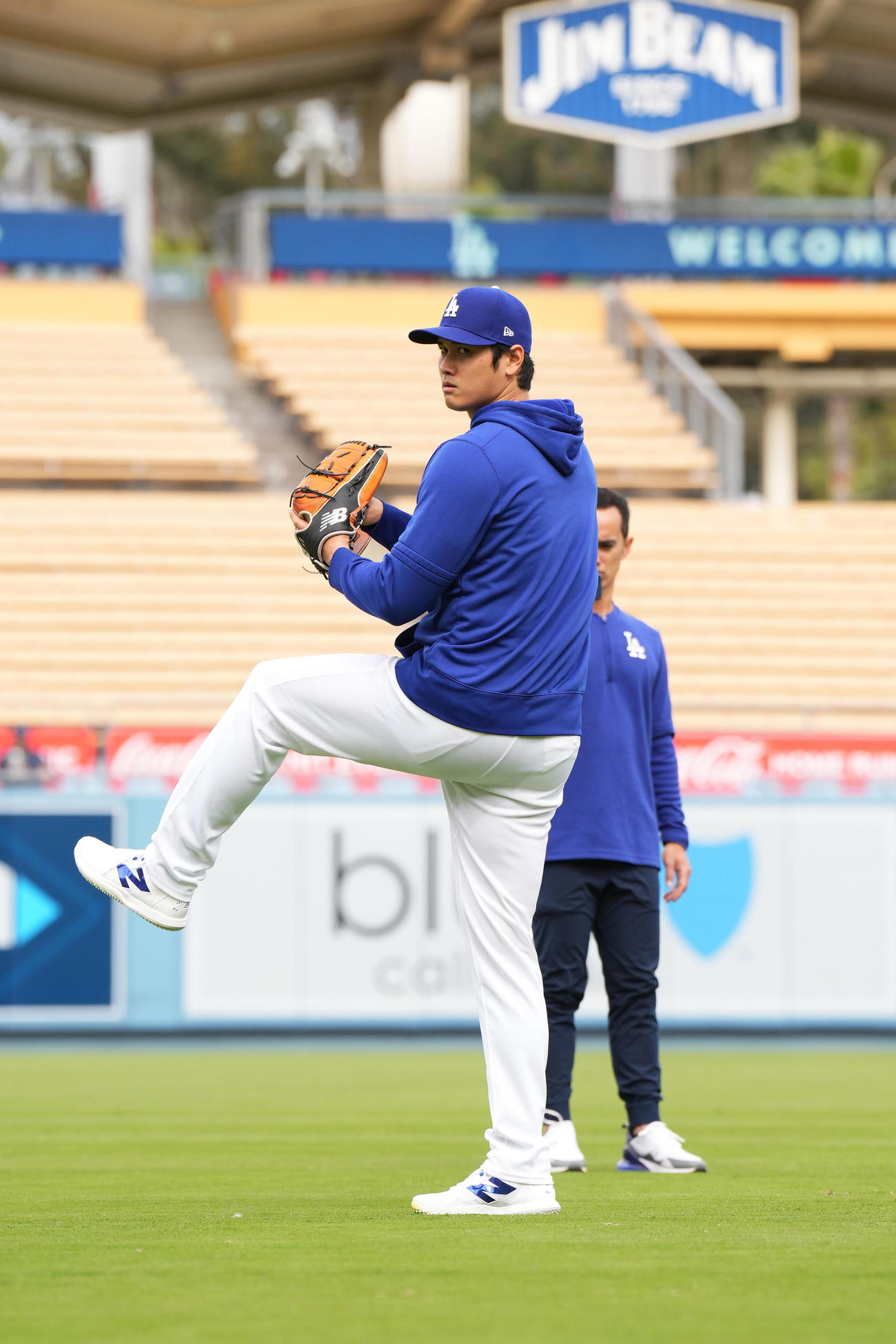 右ひじ手術後、初めてキャッチボールをするドジャース大谷（撮影・菅敏）
