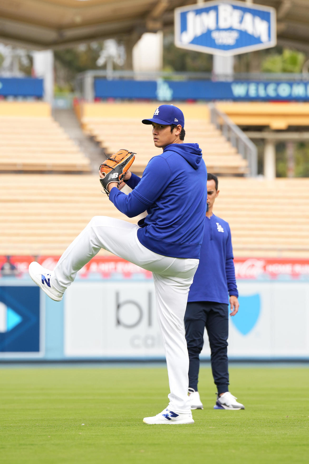 右ひじ手術後、初めてキャッチボールをするドジャース大谷（撮影・菅敏）