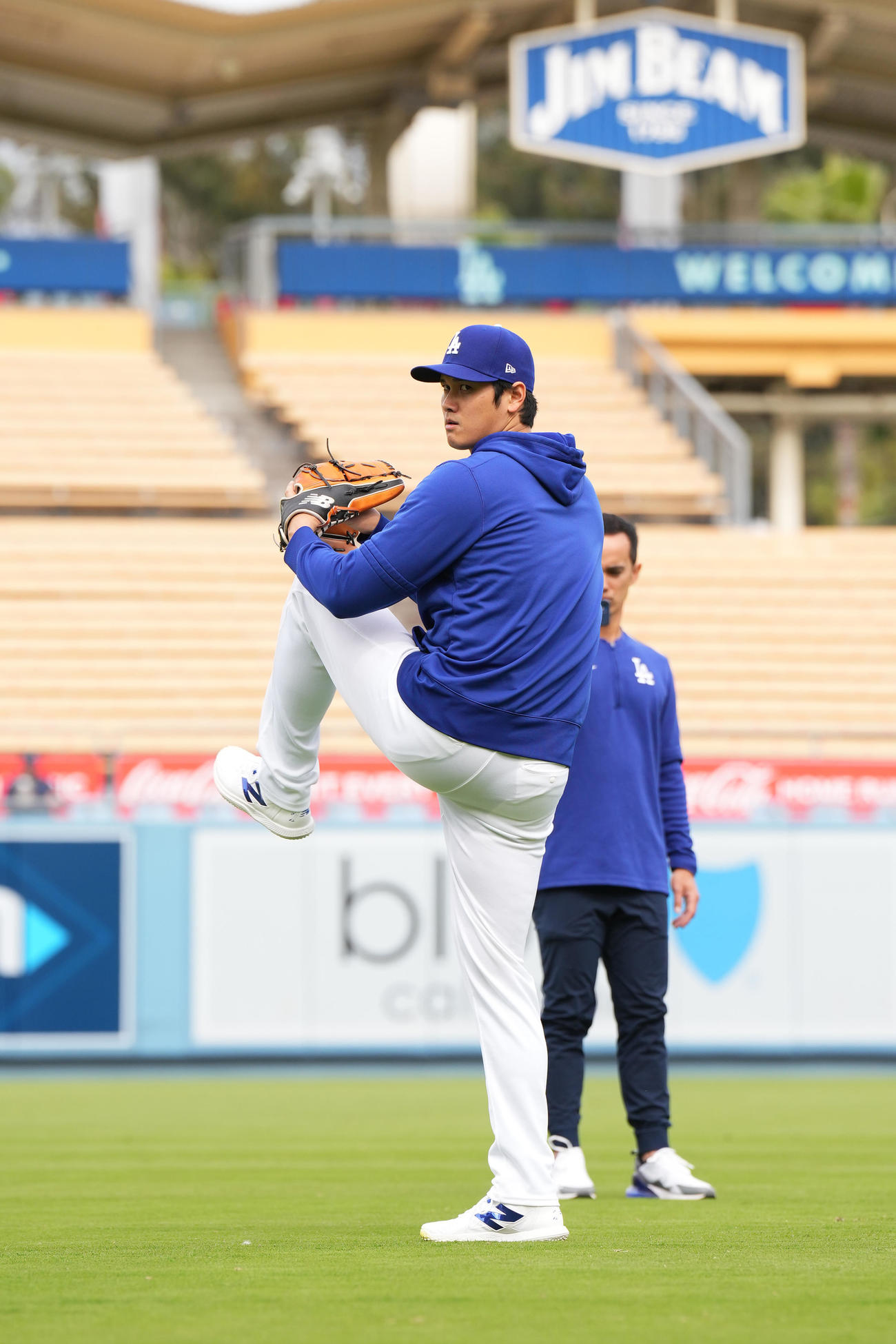 右ひじ手術後、初めてキャッチボールをするドジャース大谷（撮影・菅敏）