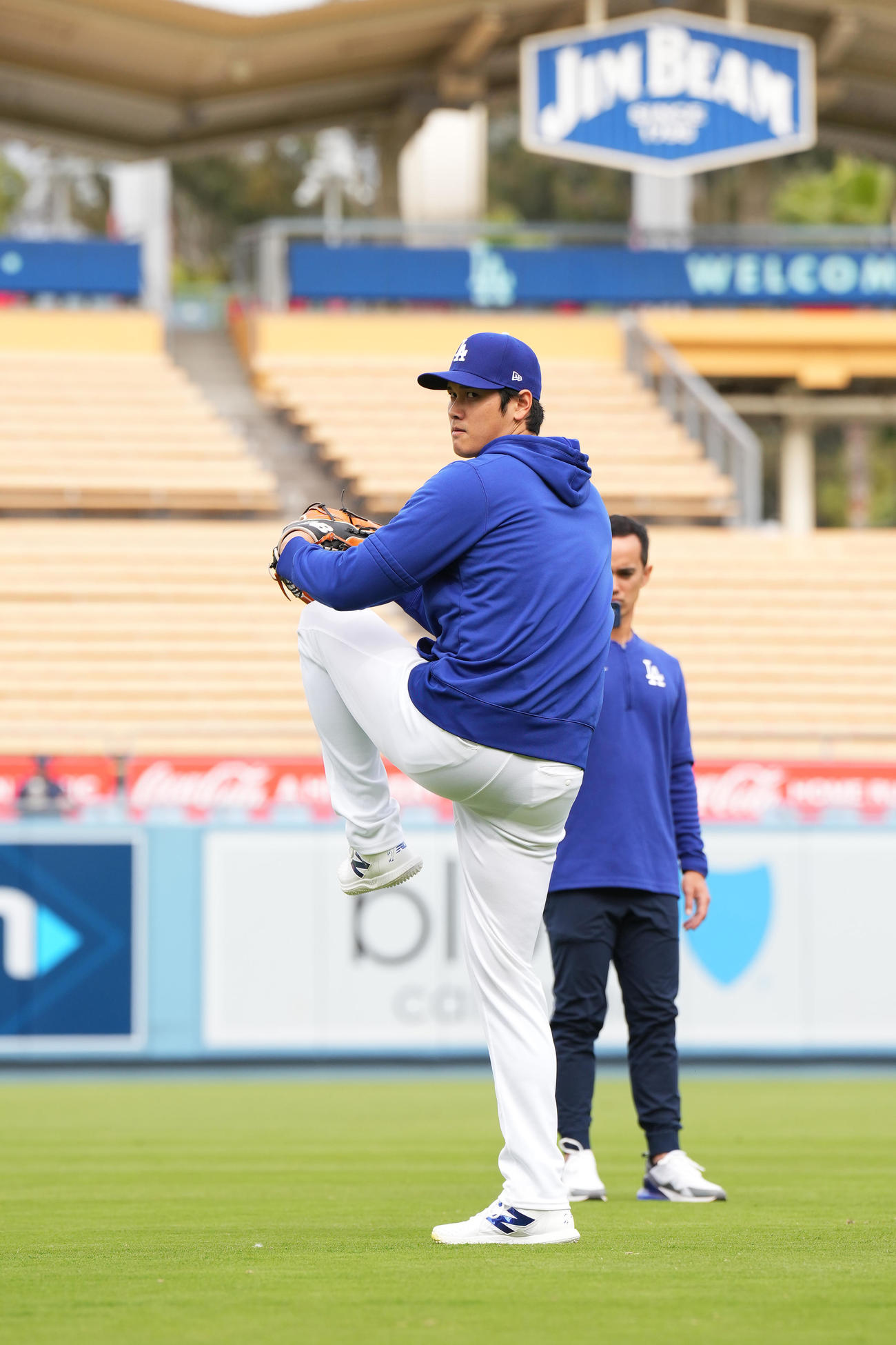 右ひじ手術後、初めてキャッチボールをするドジャース大谷（撮影・菅敏）