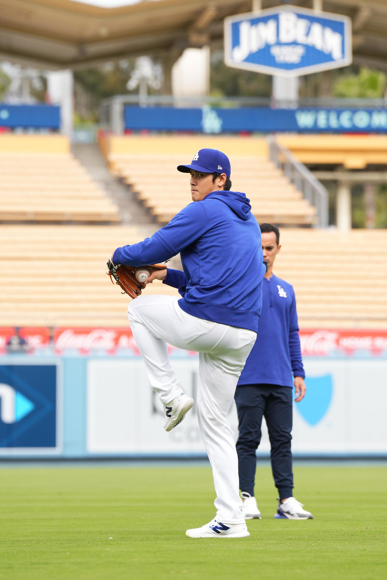 右ひじ手術後、初めてキャッチボールをするドジャース大谷（撮影・菅敏）