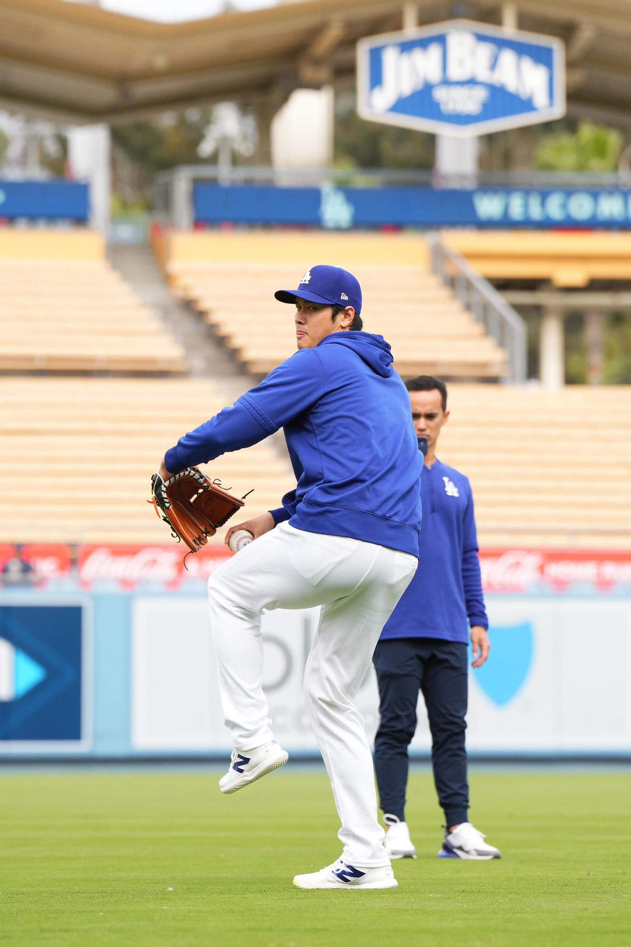 右ひじ手術後、初めてキャッチボールをするドジャース大谷（撮影・菅敏）