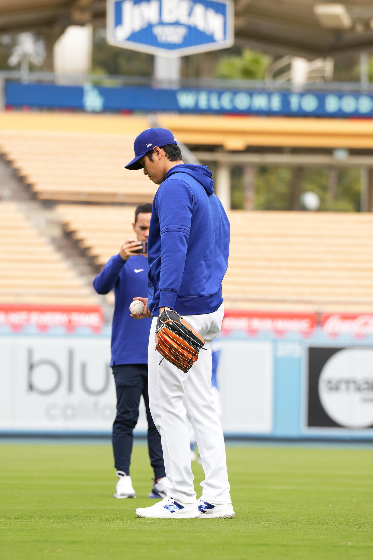右ひじ手術後、初めてキャッチボールをするドジャース大谷（撮影・菅敏）