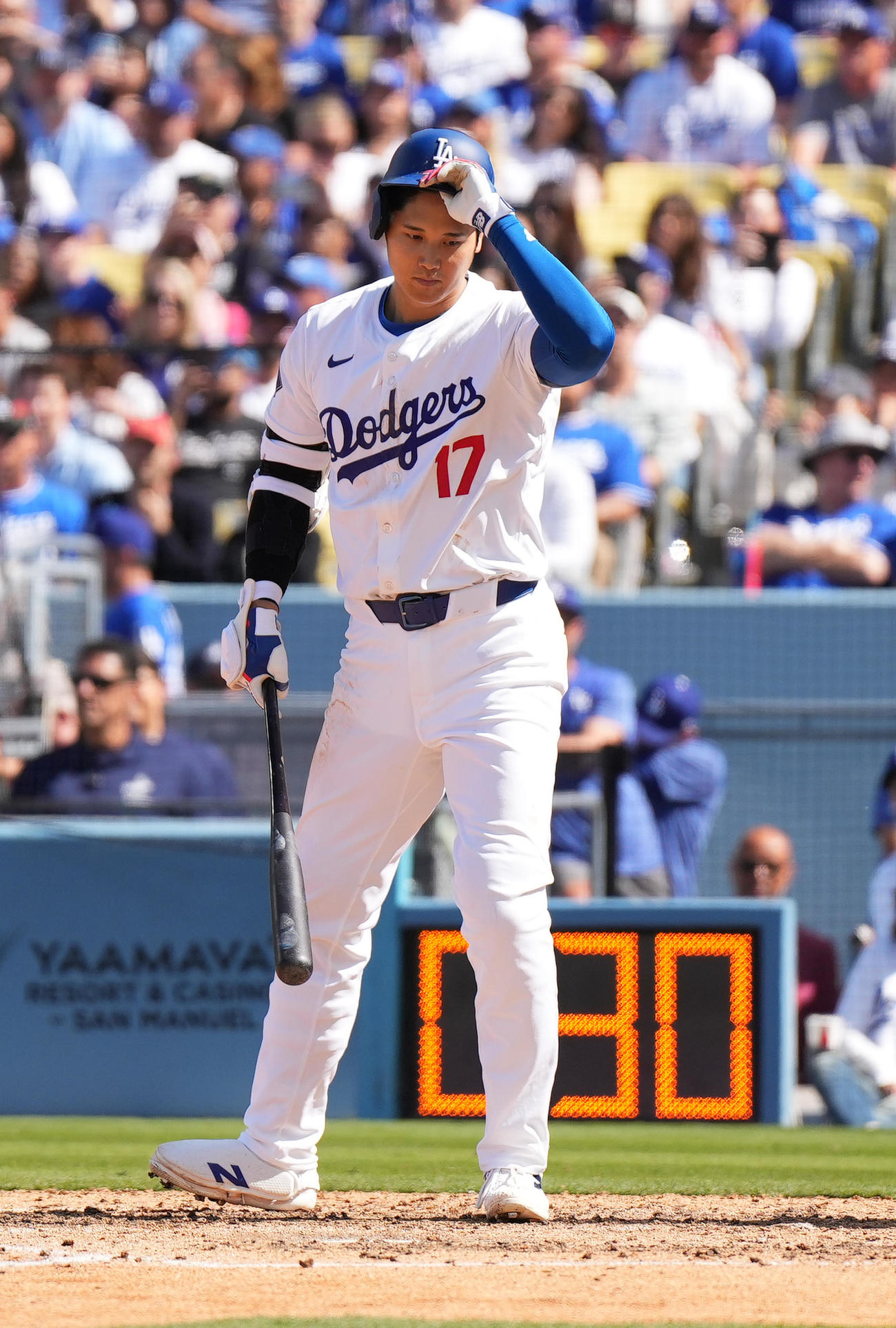ドジャース対カージナルス　7回裏ドジャース無死一塁、空振りの三振に倒れる大谷（撮影・菅敏）