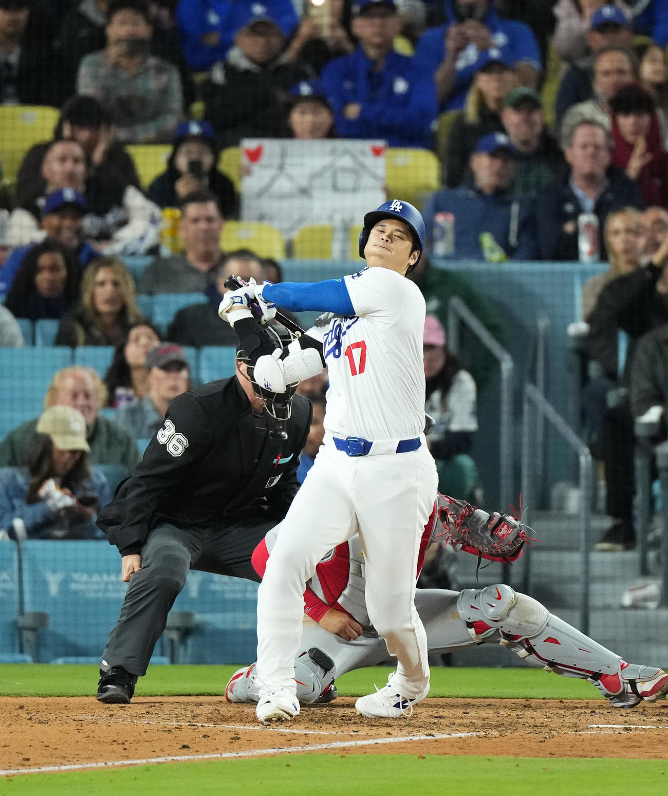 ドジャース対カージナルス　7回裏ドジャース2死、空振りの三振に倒れる大谷（撮影・菅敏）