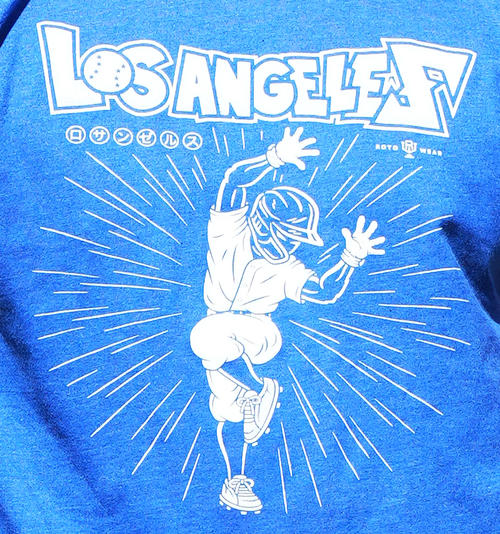 ドジャース対カージナルス　試合前、ドジャース大谷が着ていた新しいデザインのTシャツ（撮影・菅敏）