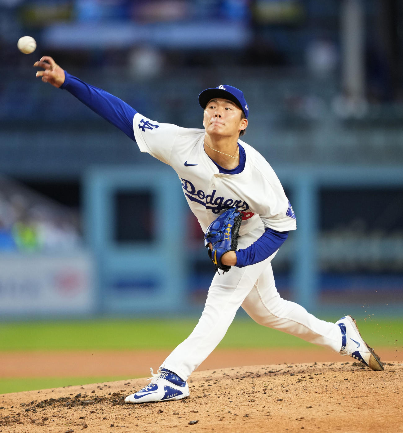 ドジャース対カージナルス　ホーム初先発し、力投するドジャース山本（撮影・菅敏）