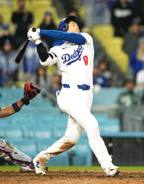ドジャース対カージナルス　9回裏ドジャース1死、空振りの三振に倒れる大谷（撮影・菅敏）