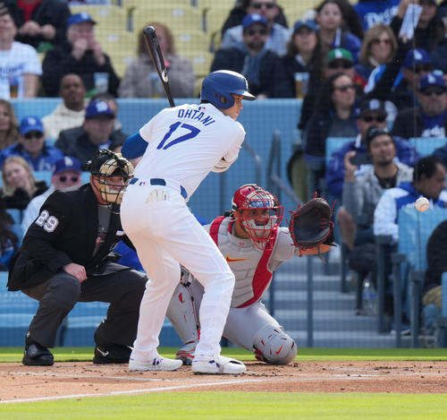 ドジャース対カージナルス　1回裏ドジャース1死、見逃しの三振に倒れる大谷（撮影・菅敏）