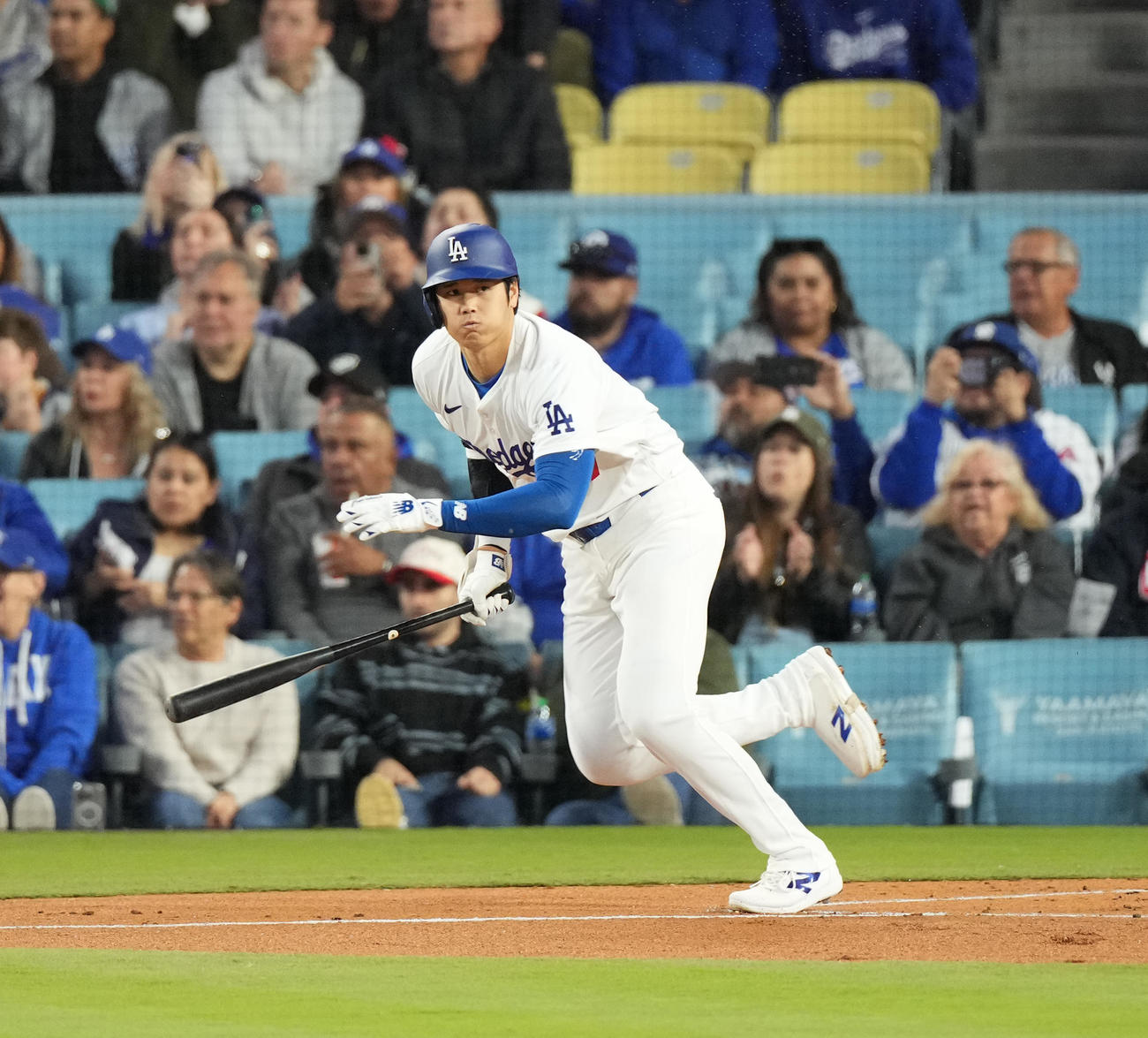 ドジャース対ジャイアンツ　1回裏ドジャース無死三塁、ニゴロを放つも三塁走者が生還し、打点をマークする大谷（撮影・菅敏）