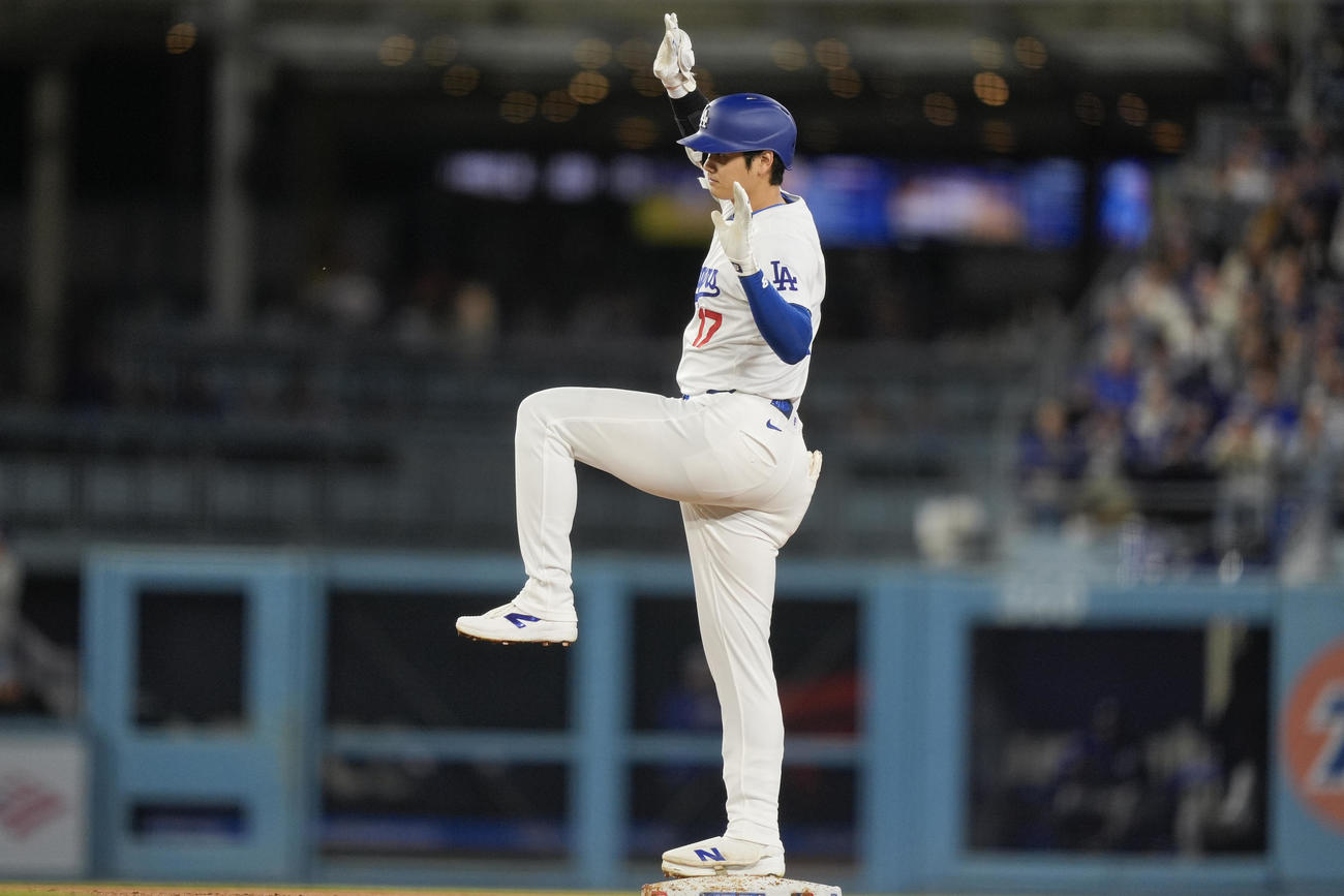 3回、二塁打を放った大谷（AP）
