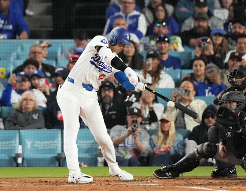 ドジャース対ジャイアンツ　5回裏ドジャース2死、左飛に倒れる大谷（撮影・菅敏）