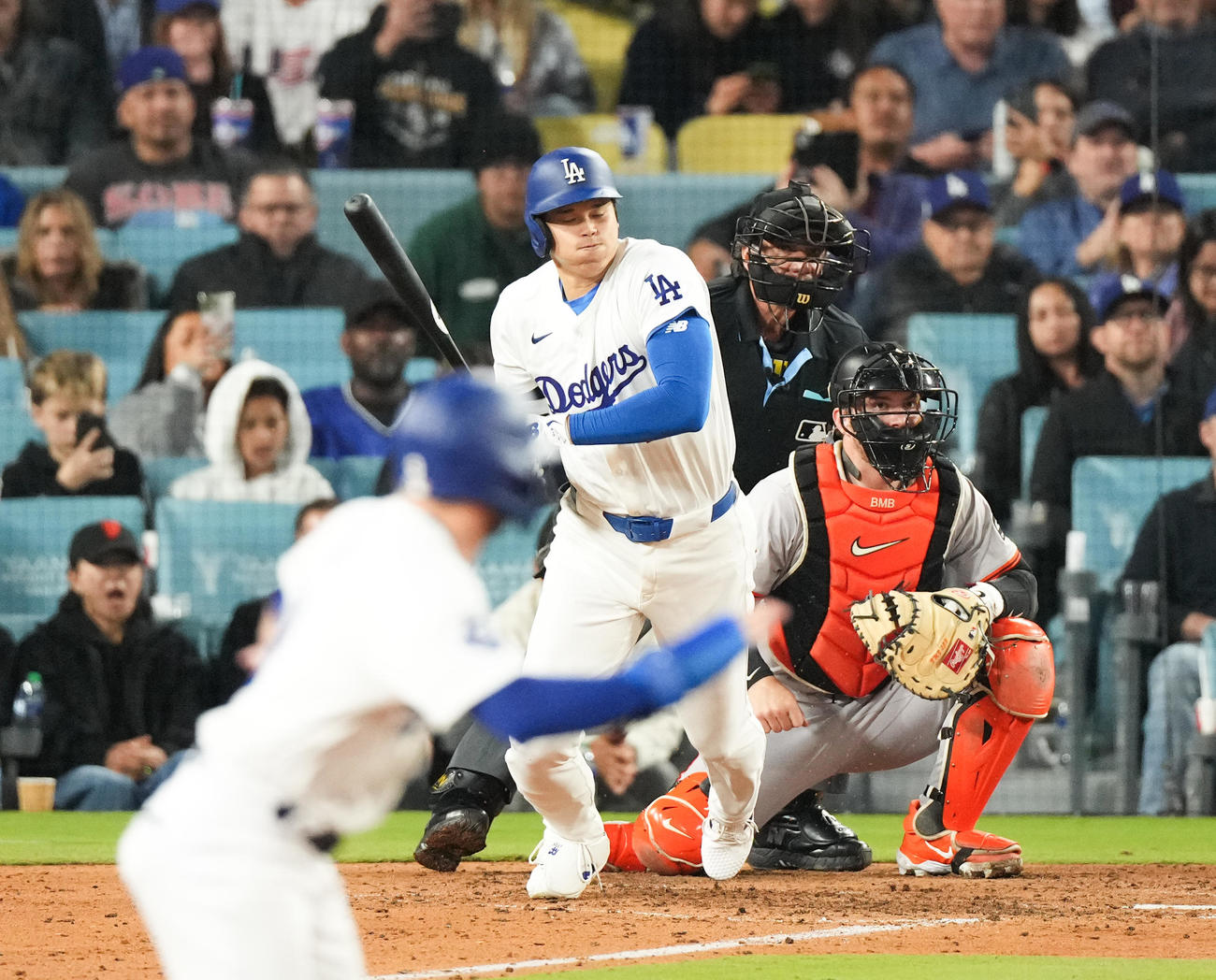 ドジャース対ジャイアンツ　6回裏ドジャース2死一、二塁、ニゴロに倒れる大谷（撮影・菅敏）