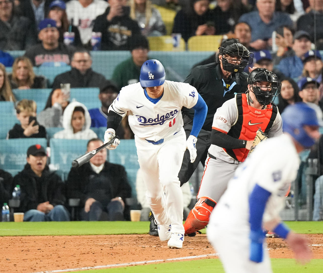 ドジャース対ジャイアンツ　6回裏ドジャース2死一、二塁、ニゴロに倒れる大谷（撮影・菅敏）