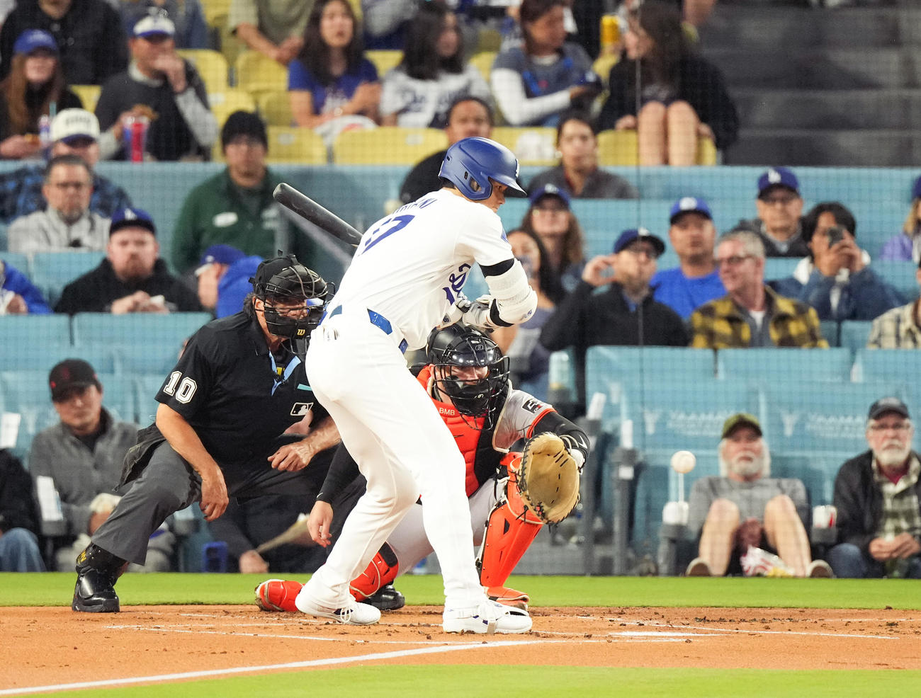 ドジャース対ジャイアンツ　1回裏ドジャース無死一塁、見逃しの三塁に倒れる大谷（撮影・菅敏）