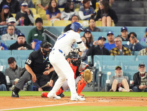 ドジャース対ジャイアンツ　1回裏ドジャース無死一塁、見逃しの三塁に倒れる大谷（撮影・菅敏）