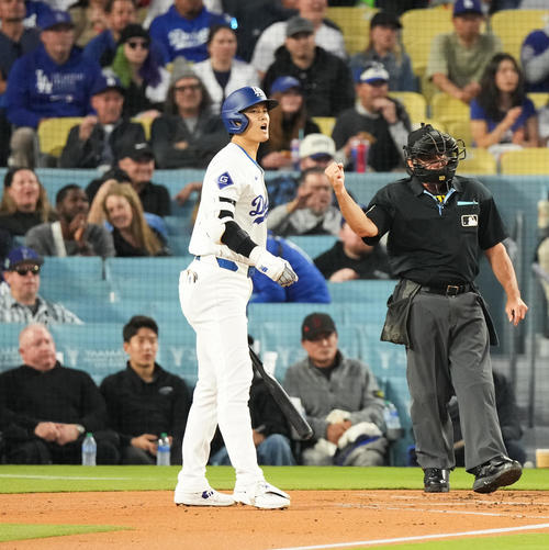 ドジャース対ジャイアンツ　1回裏ドジャース無死一塁、見逃しの三塁に倒れる大谷（撮影・菅敏）