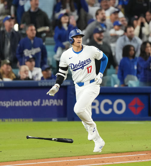 ドジャース対ジャイアンツ　3回裏ドジャース1死、中飛に倒れる大谷（撮影・菅敏）