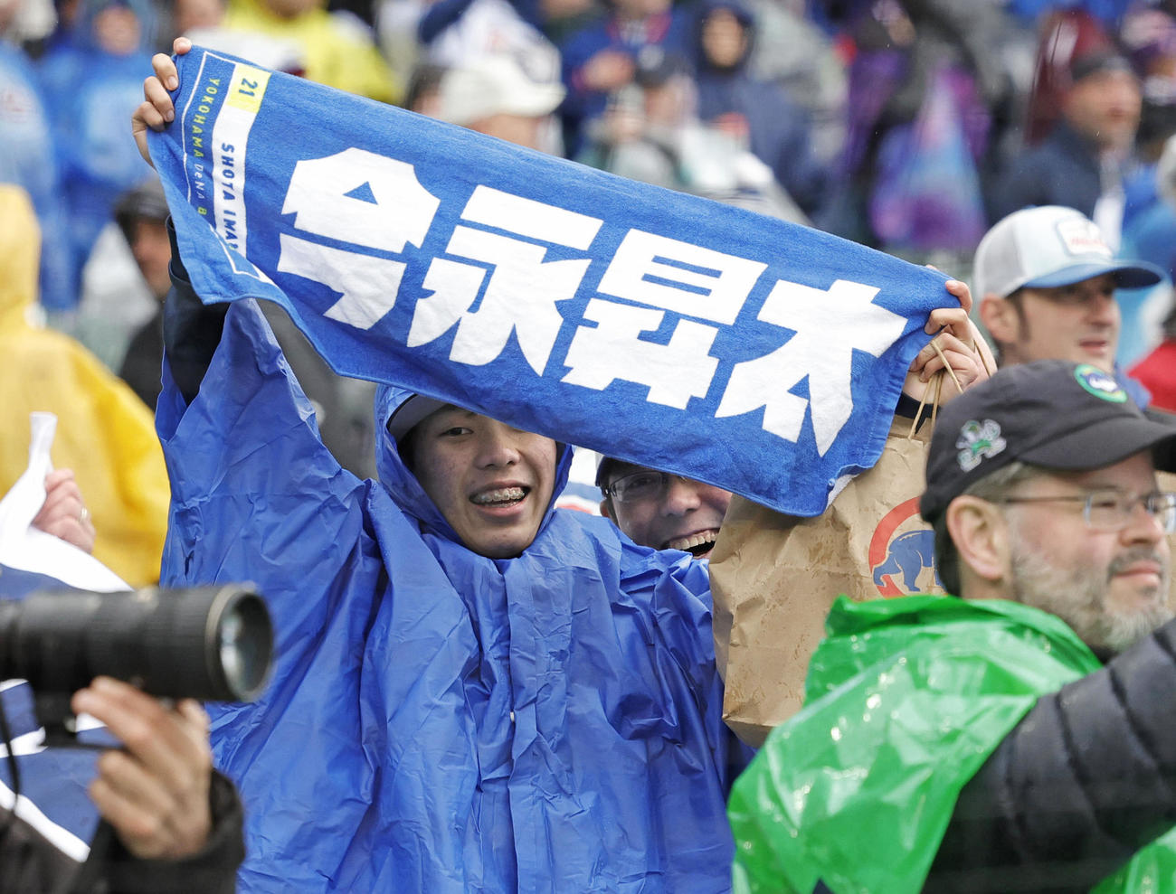カブス・今永の初勝利を喜ぶファン＝シカゴ（共同）